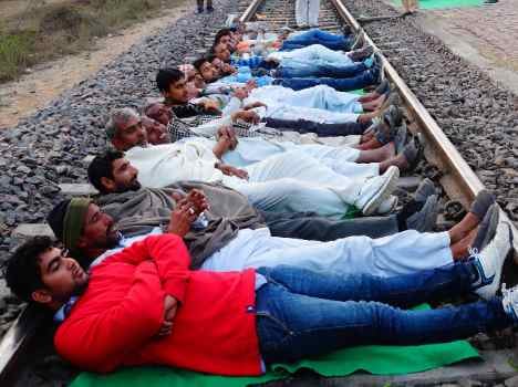 jat reservation, huge public protest on rohtak highway
