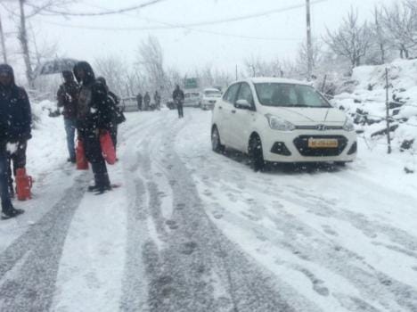 warning of heavy snowfall in himachal.