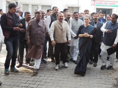 Sonia Gandhi attacks at Modi in Raebareli.