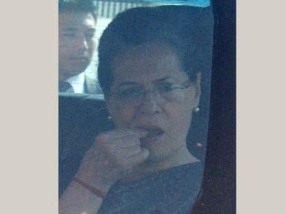 Sonia Gandhi attacks at Modi in Raebareli.