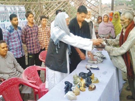 The bank received bread from the bread to the poor