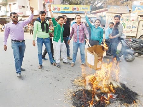 Burnt effigies of Gandhi