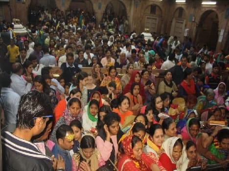 devotee at bankebihari temple
