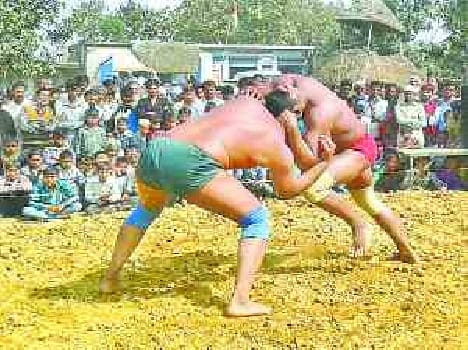 Wrestlers show power in Cirque 