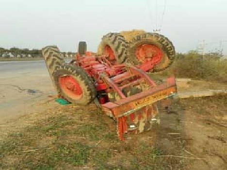 Truck collision upturned tractor trolley , killing 10