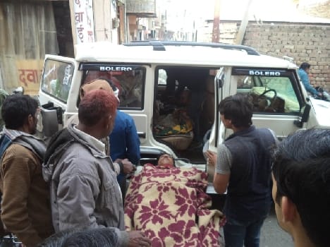firing between police and goons in mathura
