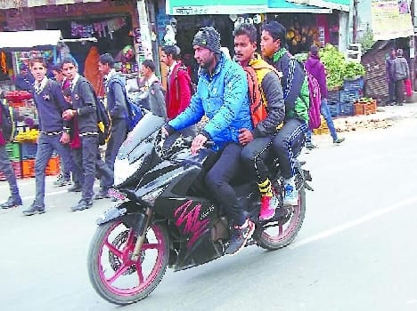 Fill sprint bike without a helmet