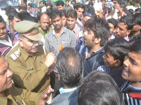 Tahseen anger burst against the administration, put the jam on highway