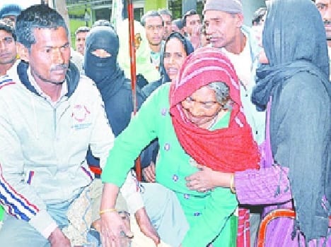 E - rickshaw driver shot