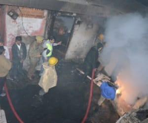 Burning mattress warehouse in Patel Nagar, stampede
