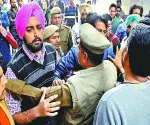 organically in PU between SFS and ABVP worker on JNU issue