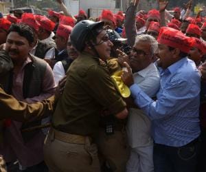 teachers ruckus at vidhanbhavan 