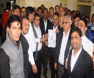 lawyers protest aganest crime, not done his job