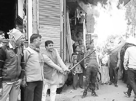 Burnt effigies of Gandhi