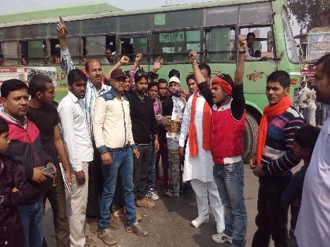 VHP - Bajrang Dal activists burnt an effigy of traitors