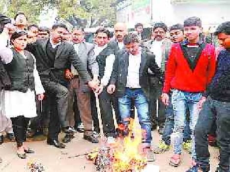 Effigy burnt of Rahul Gandhi