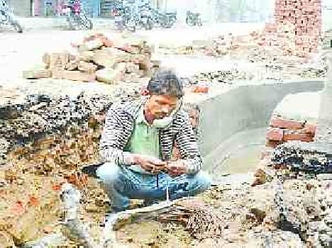work stoped due to cable cut