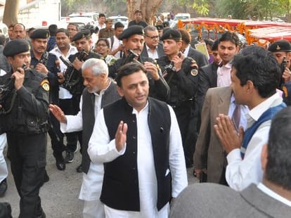 Akhilesh gives e rickshaw to women.