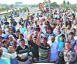 bus and train disturbed due to jat reservation protest in haryana