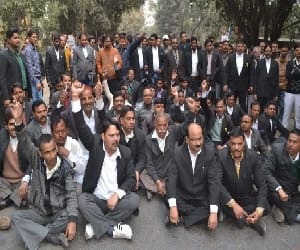 Lawyers put the jam on the highway Tanakpur