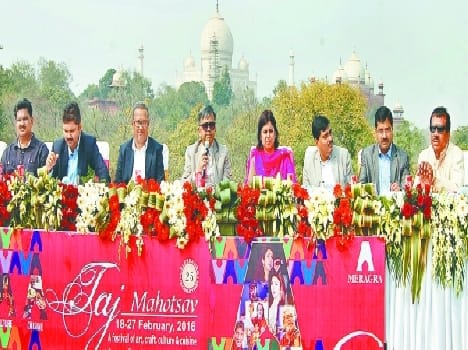 shilp and music shows in taj mahotsav