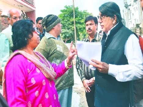 people aggresive due to water problem in dayalbagh