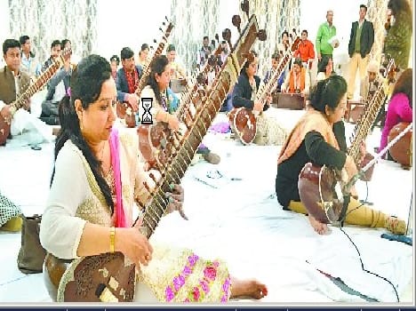 The festival will be 95 artists from Bareilly in Delhi