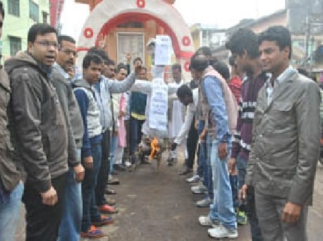 Traders burned an effigy of the Black Law