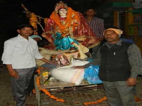 The immersion of idols