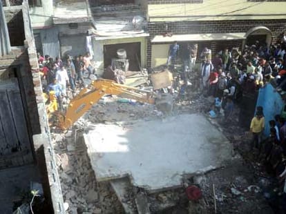 six people dead in the blast in a house