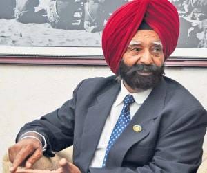 hero of 1971 war brigadier chandpuri reached high court for land issue