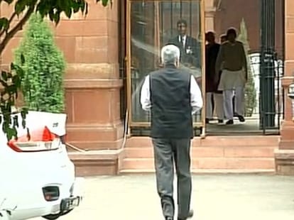 PHC scuffle: Lawyer Rajeev Tadac shouts 'Vande Mataram' during hearing in SC