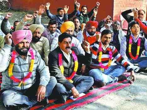 chandigarh CCET employee on hunger strike