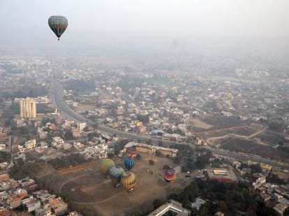 Pakistani balloons again enters in Indian terretory