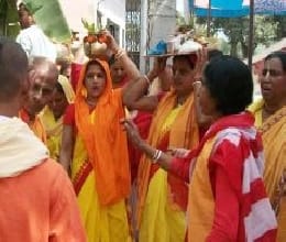 Before chanting the name of Maha Urn day trip out