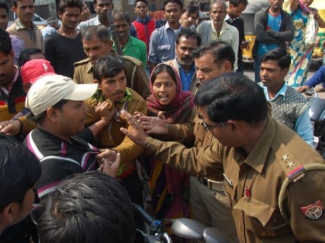Auto driver beaten by Subhash trijunction passer