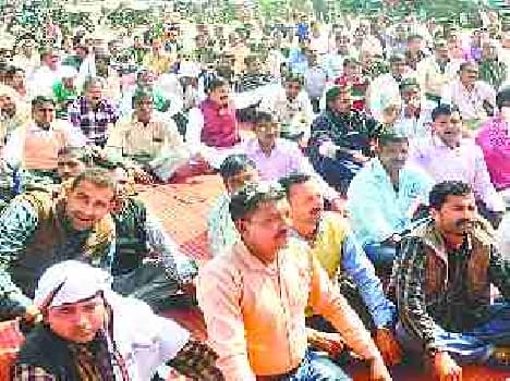 Adjusted teachers protested