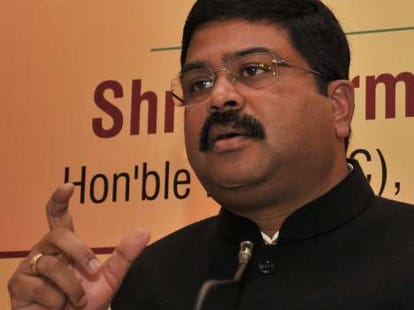dharmendra pradhan told about new oil import scheme.
