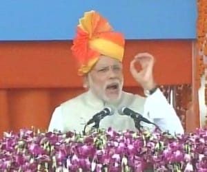 modi started fasal bima yojna in MP