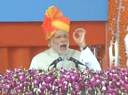 modi started fasal bima yojna in MP