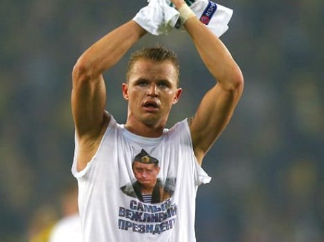 footballer shows Putin on t-shirt, lookmotive moscow will punish him