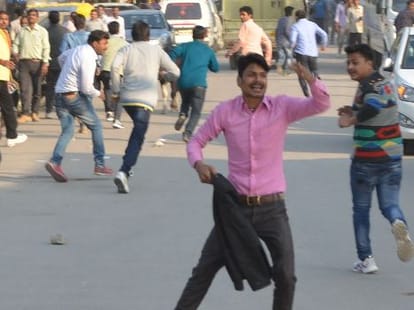 protest of rahul gandhi in lucknow for jnu statement 