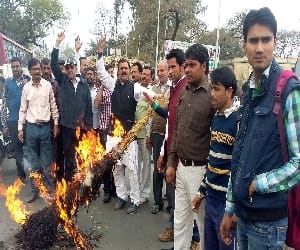 Punishment should be given to traitors.