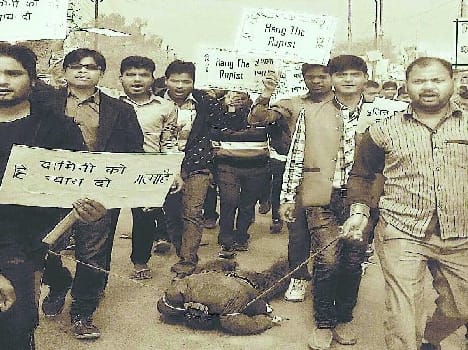 An eccentric man arrested in child maltreatment