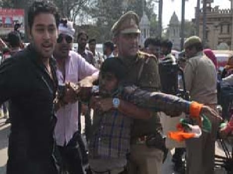 BHU JNU flame arrived , clashes on pylon