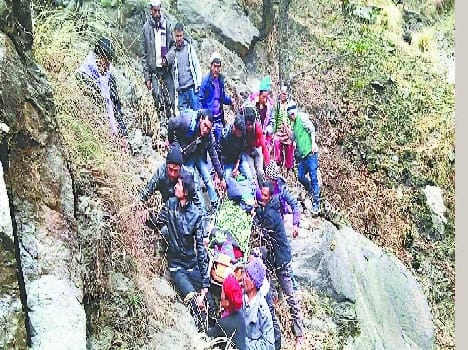 Parvati Devi brought the injured Pato Munsyari rural village