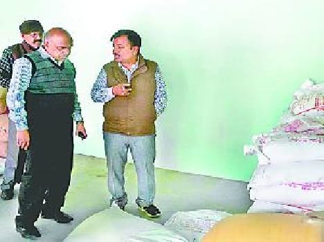  Nutritional caught in animal feed store