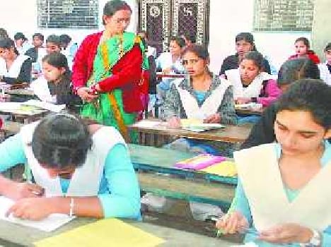 800 candidates left the exam