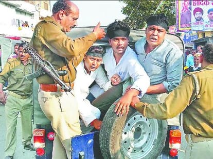 clash between bjp and congress activists in amethi.