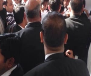 lawyer beaten congress leader in haridwar court.